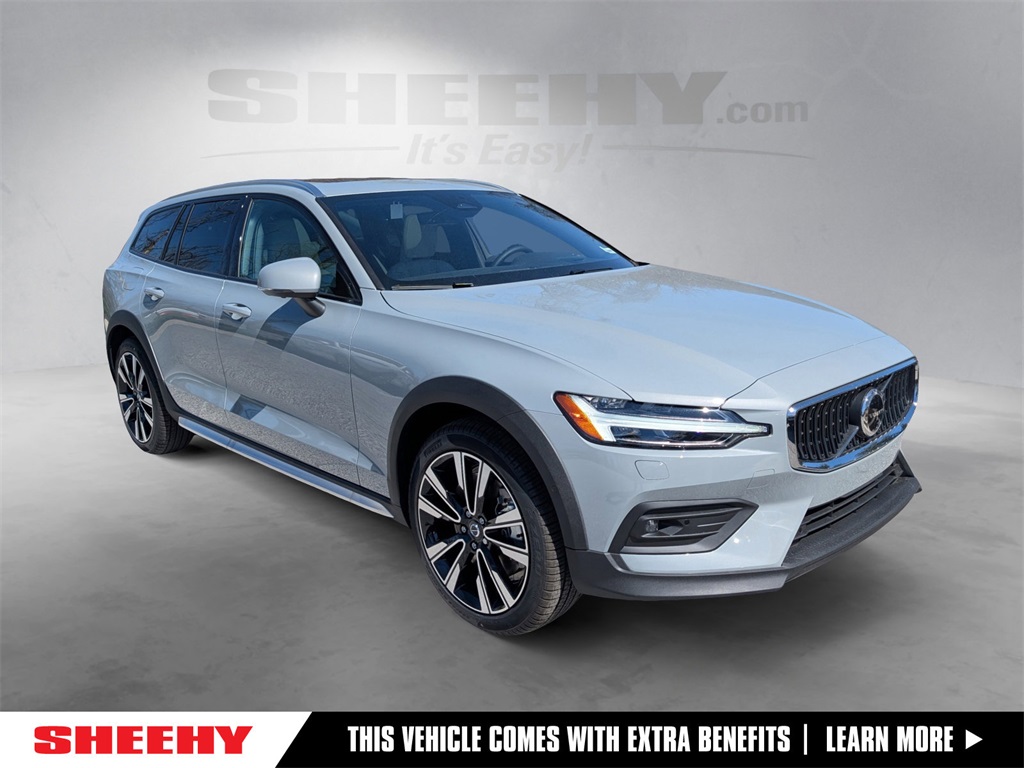 2025 Volvo V60 Cross Country Ultra's photo