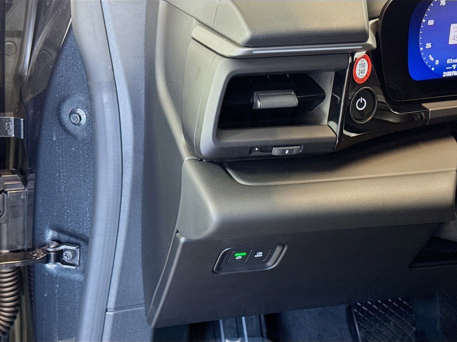 2025 Porsche Macan Electric photo 13