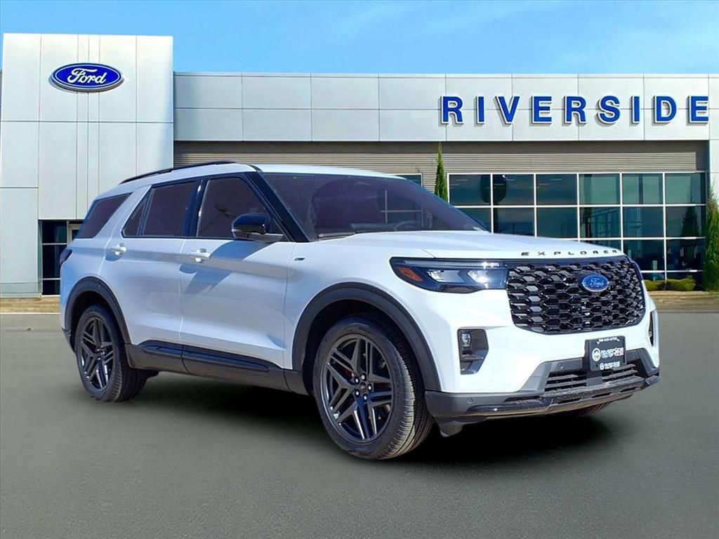 2026 Ford Explorer ST-LINE's photo