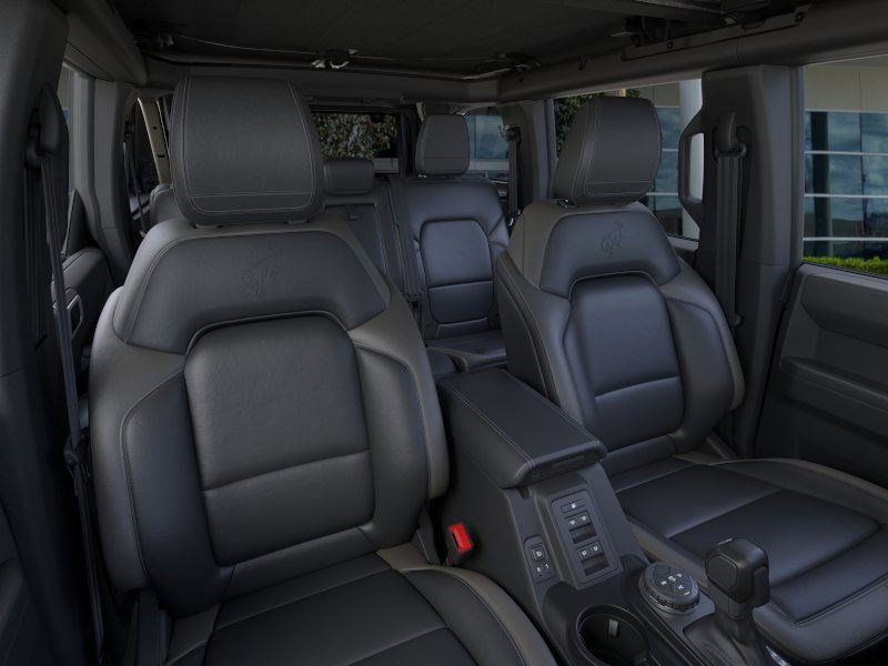 2025 Ford Bronco Outer Banks photo 3