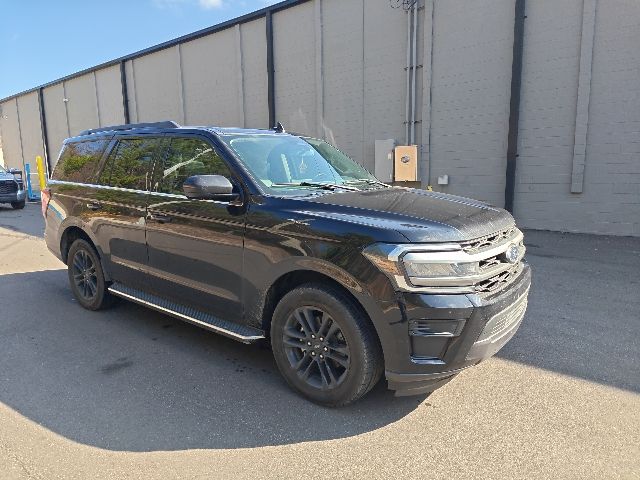 2023 Ford Expedition XLT's photo