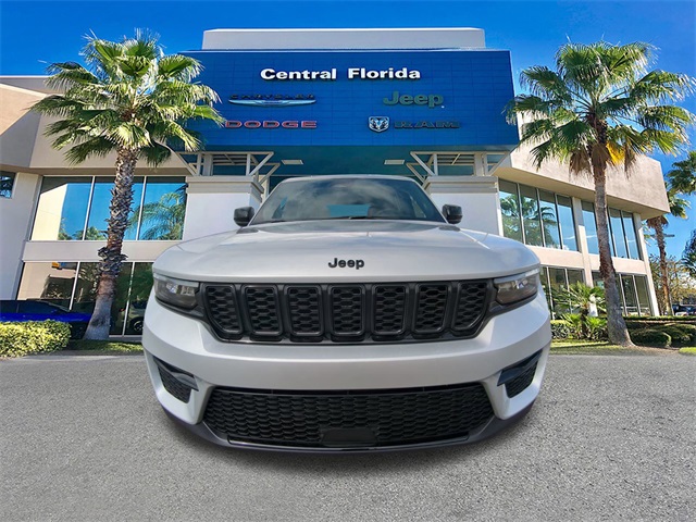 2025 Jeep Grand Cherokee Limited photo 2