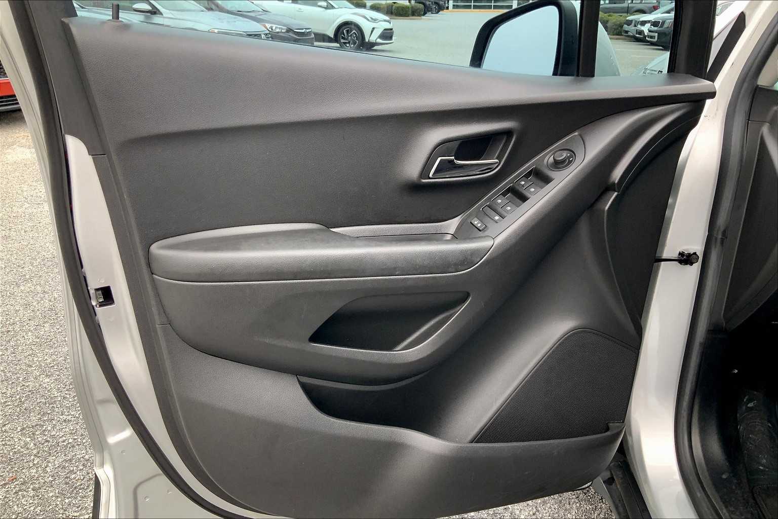 2021 Chevrolet Trax LS photo 19