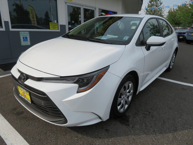 2024 Toyota Corolla LE's photo