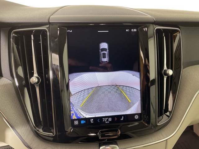 2025 Volvo XC60 T8 Plus photo 5