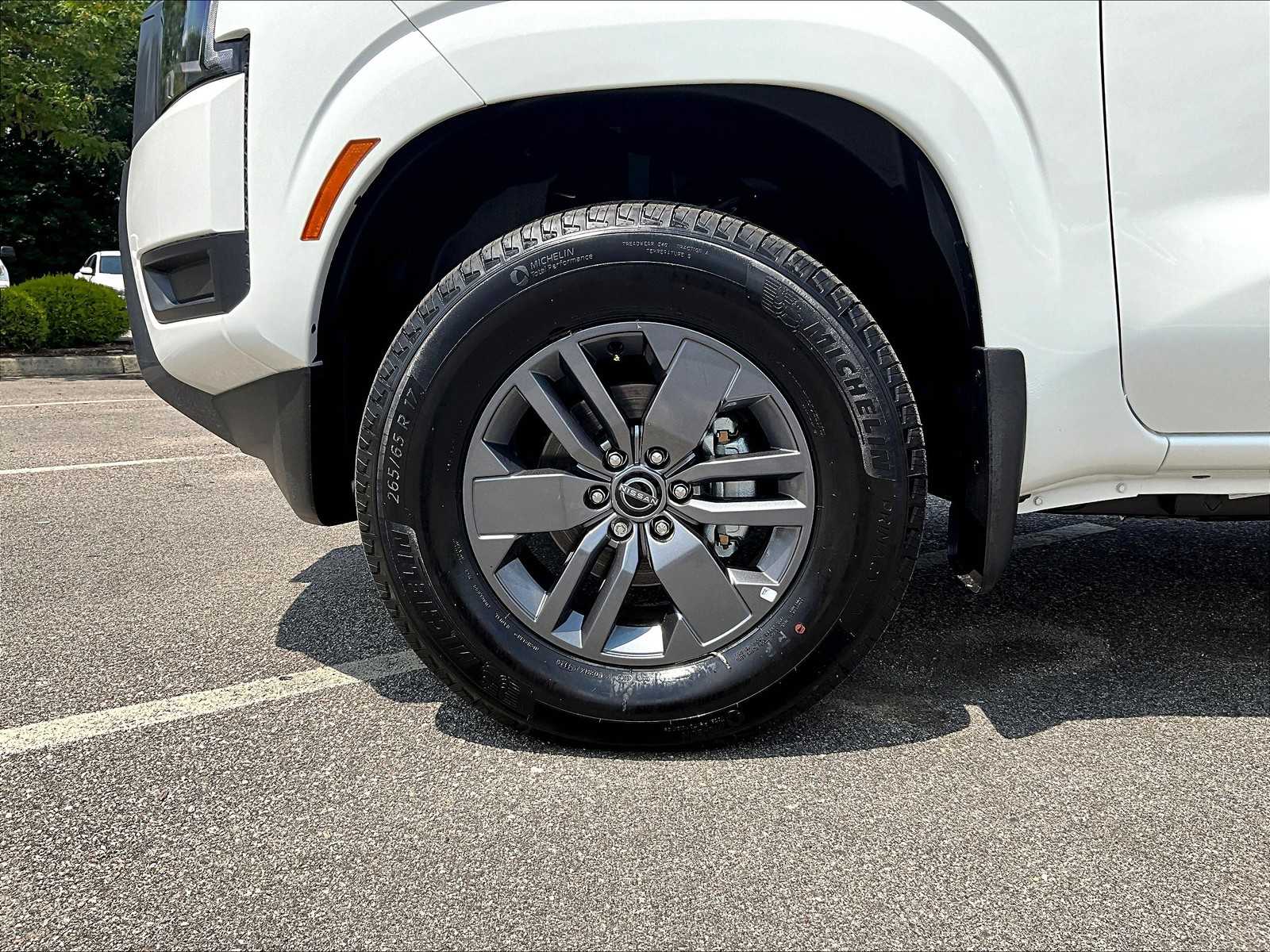 2025 Nissan Frontier SV photo 7