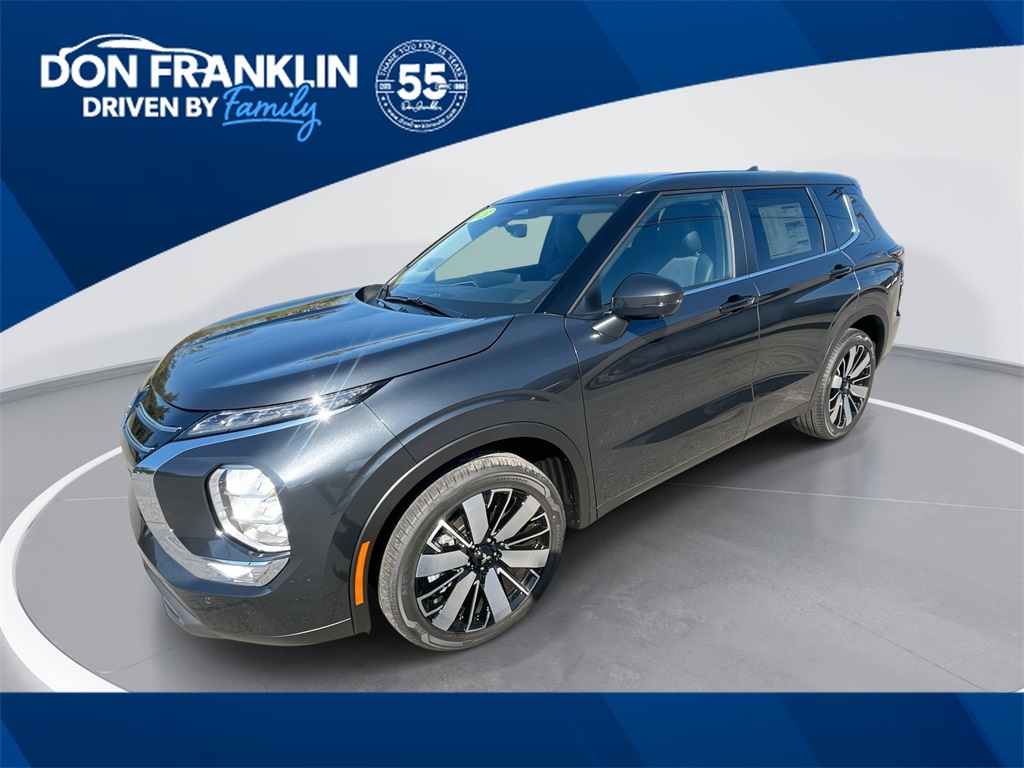 2025 Mitsubishi Outlander SE's photo