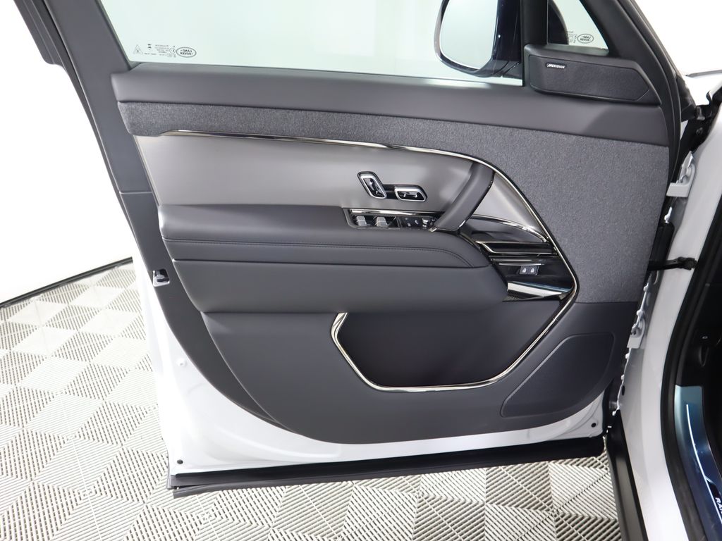 2025 Land Rover Range Rover Sport SE photo 24