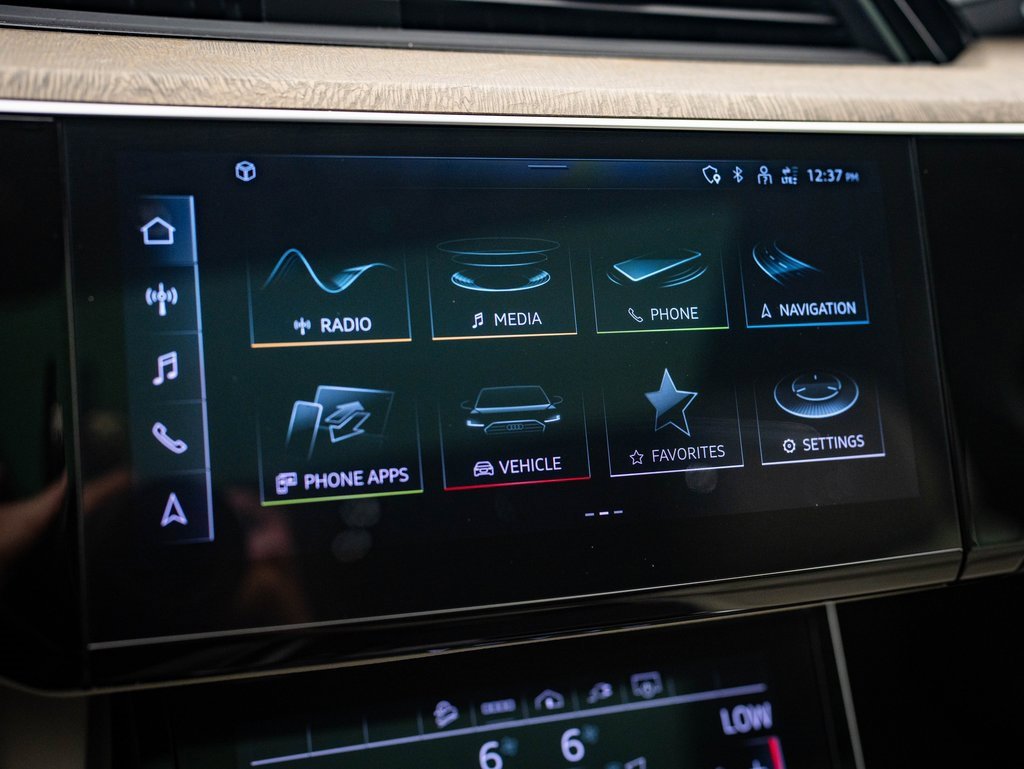 2022 Audi e-tron Premium photo 29