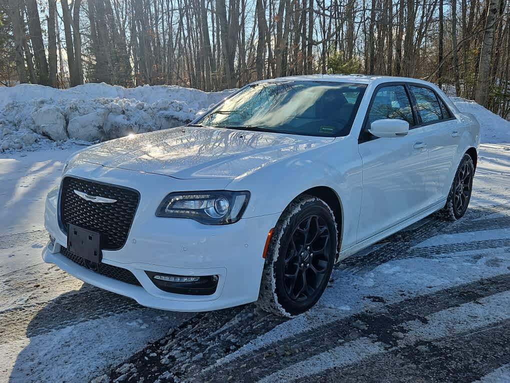 2019 Chrysler 300 S's photo
