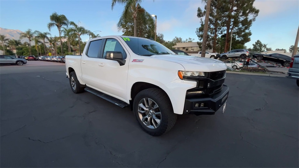 2019 Chevrolet Silverado 1500 RST photo 2