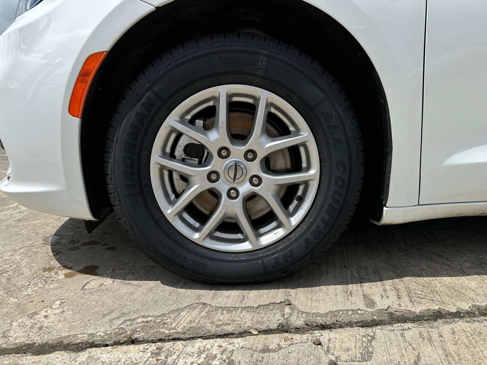 2022 Chrysler Pacifica Touring L photo 17