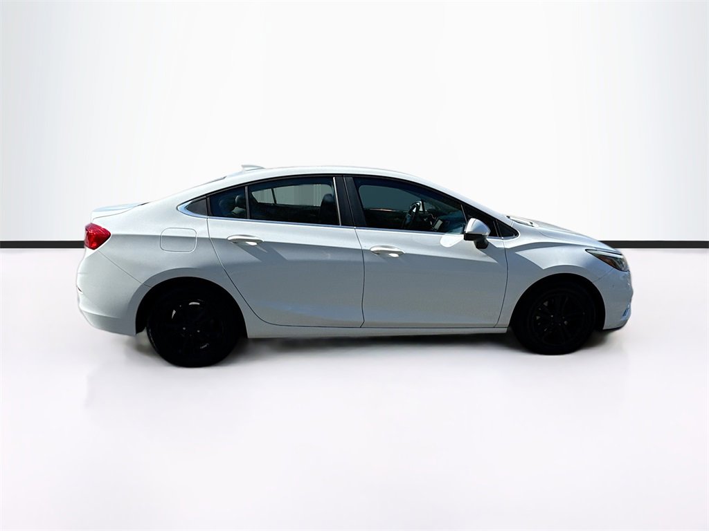 2017 Chevrolet Cruze LT photo 4