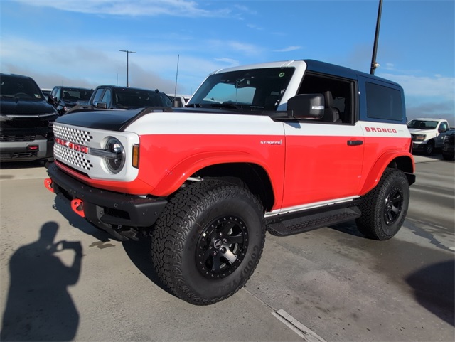 2025 Ford Bronco First Edition photo 4