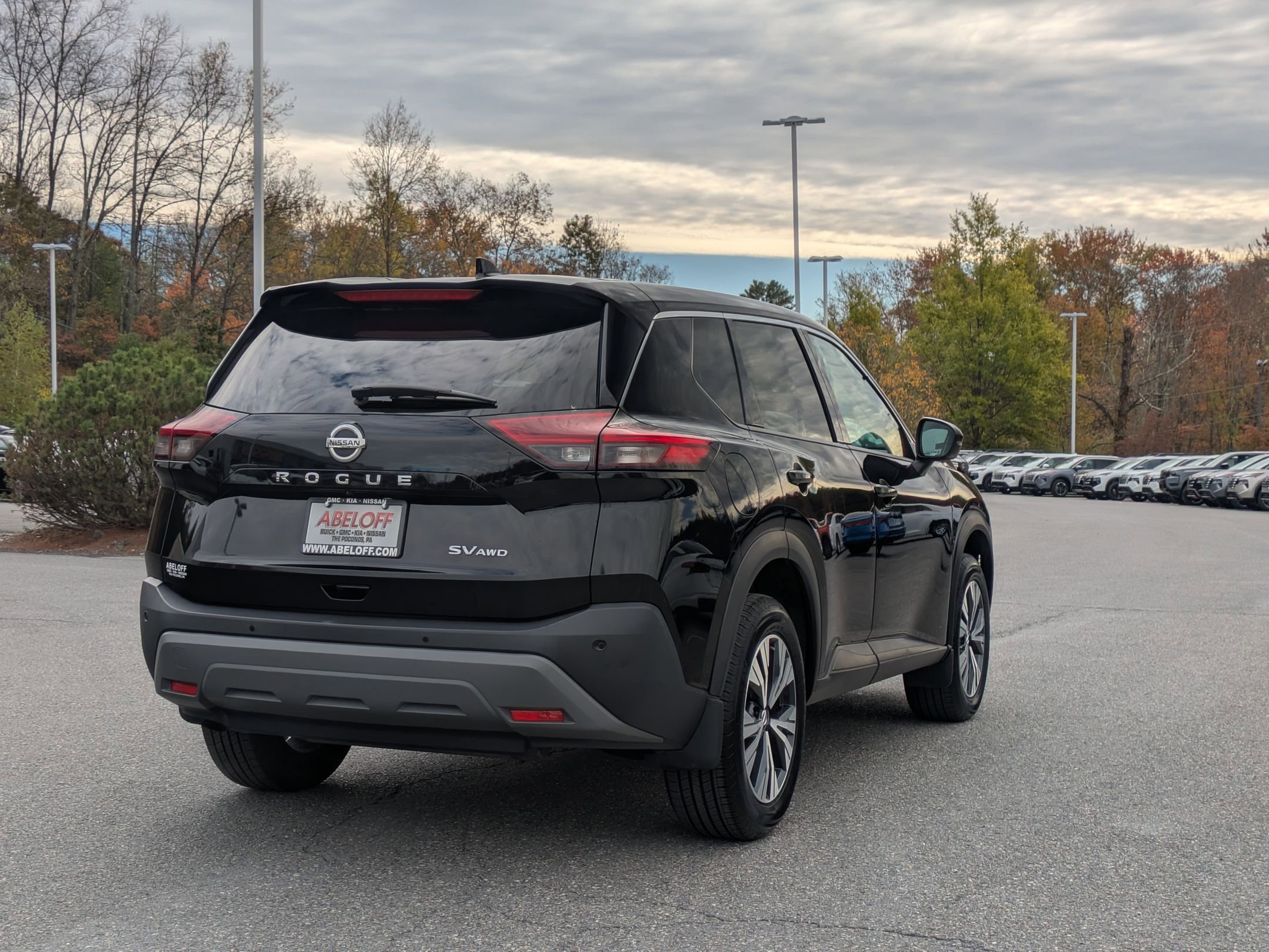 2021 Nissan Rogue SV photo 4