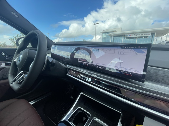 2026 Bmw 750e photo 9