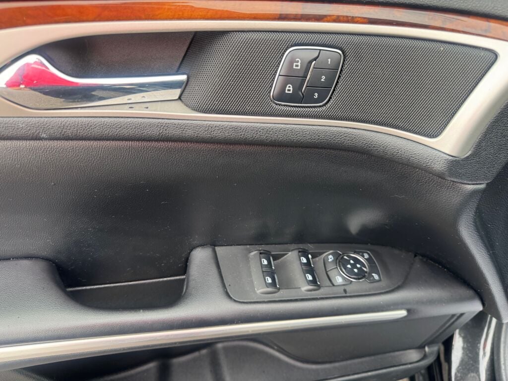 2015 Lincoln MKZ Hybrid photo 10