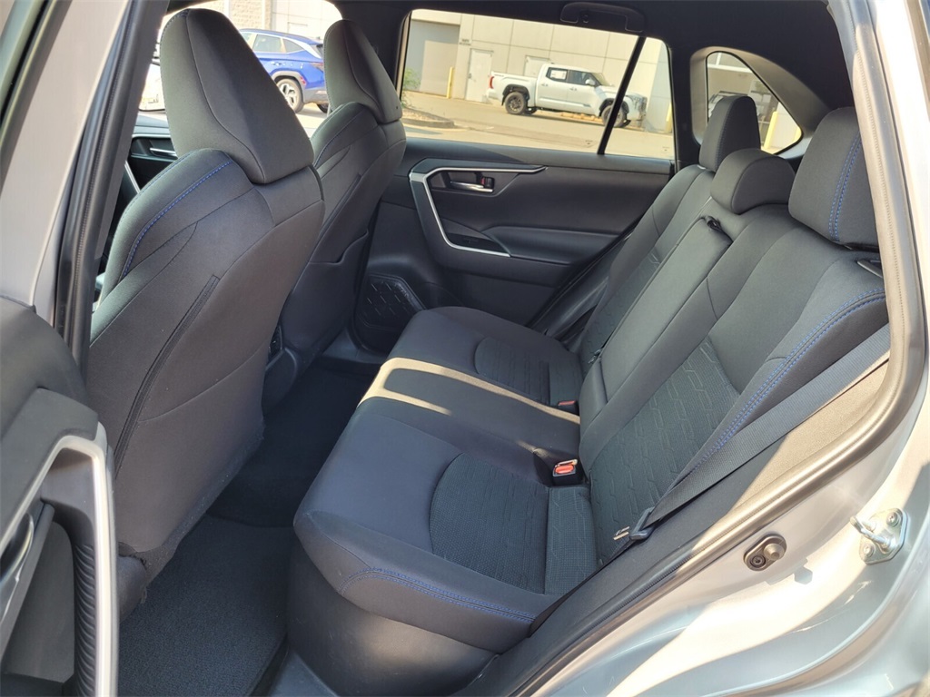 2024 Toyota RAV4 Hybrid SE photo 5