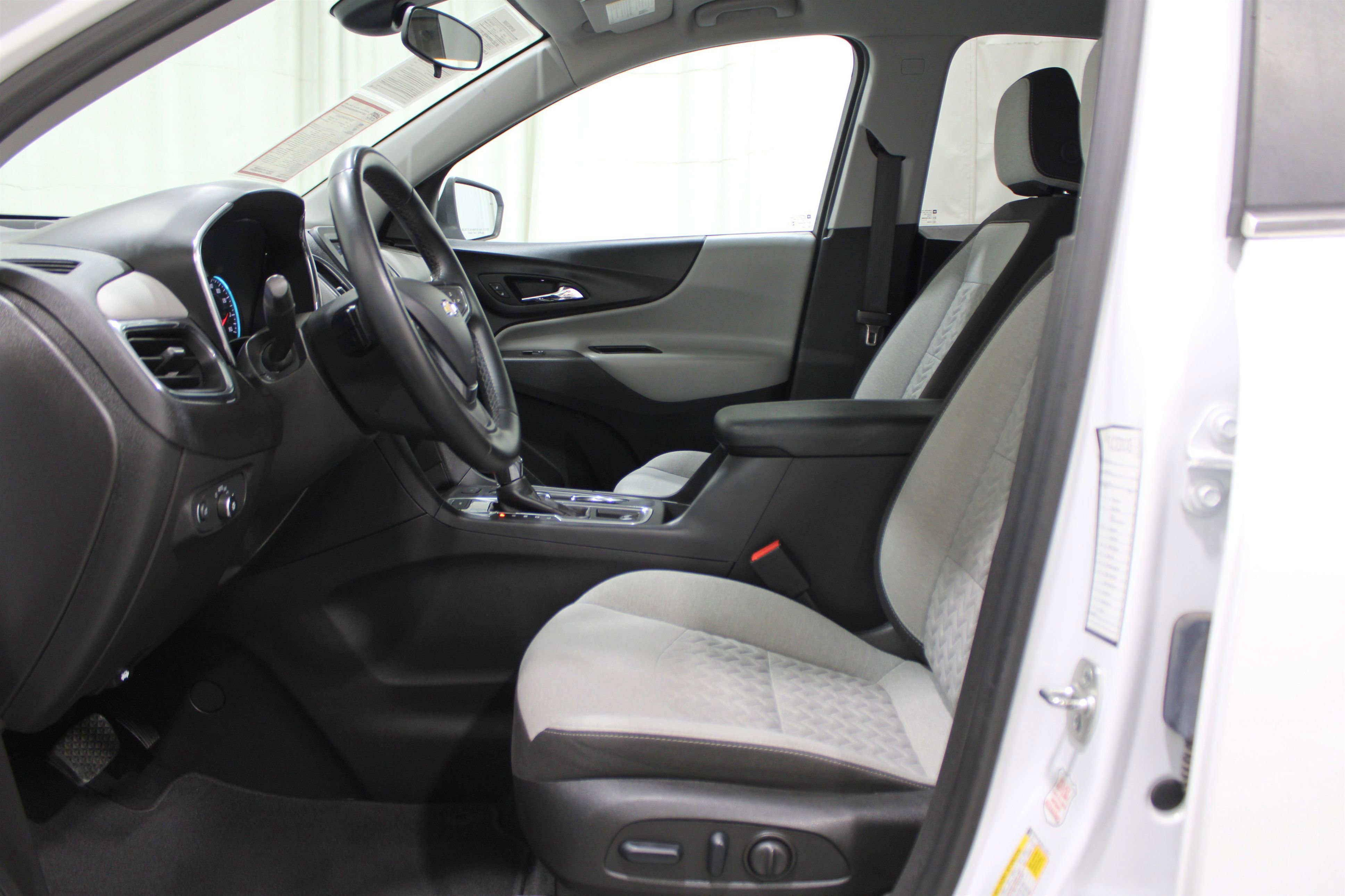 2024 Chevrolet Equinox LT photo 3