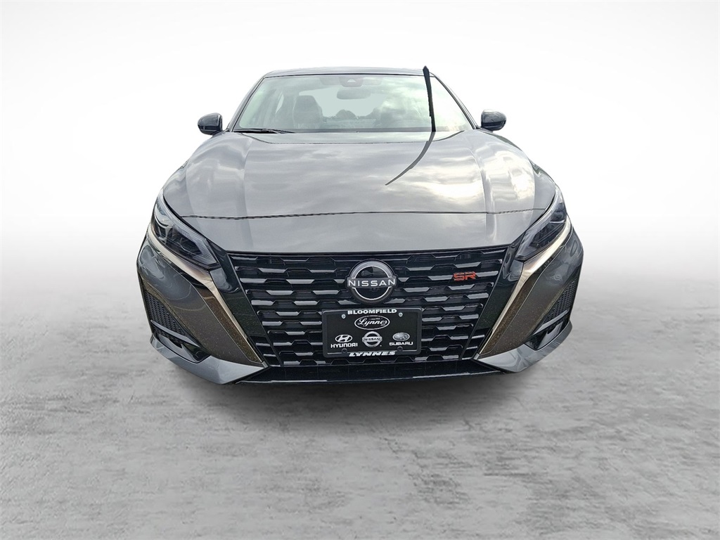 2025 Nissan Altima SR photo 2