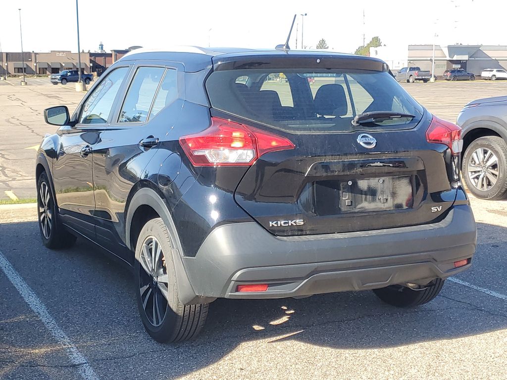 2019 Nissan Kicks SV photo 3