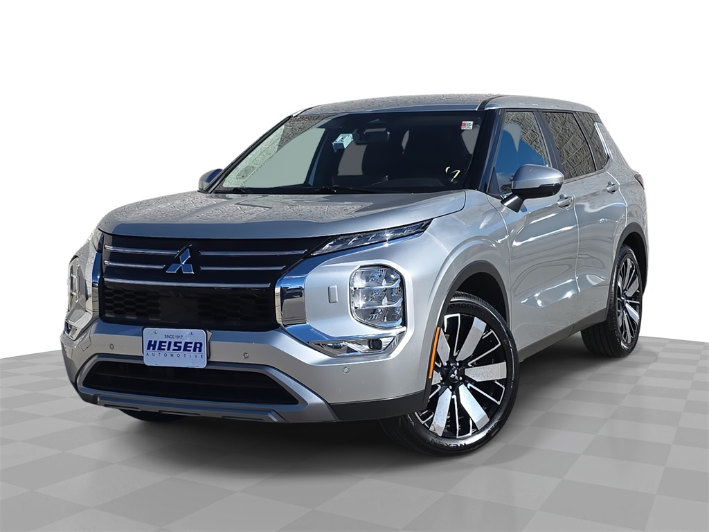 2025 Mitsubishi Outlander SE's photo