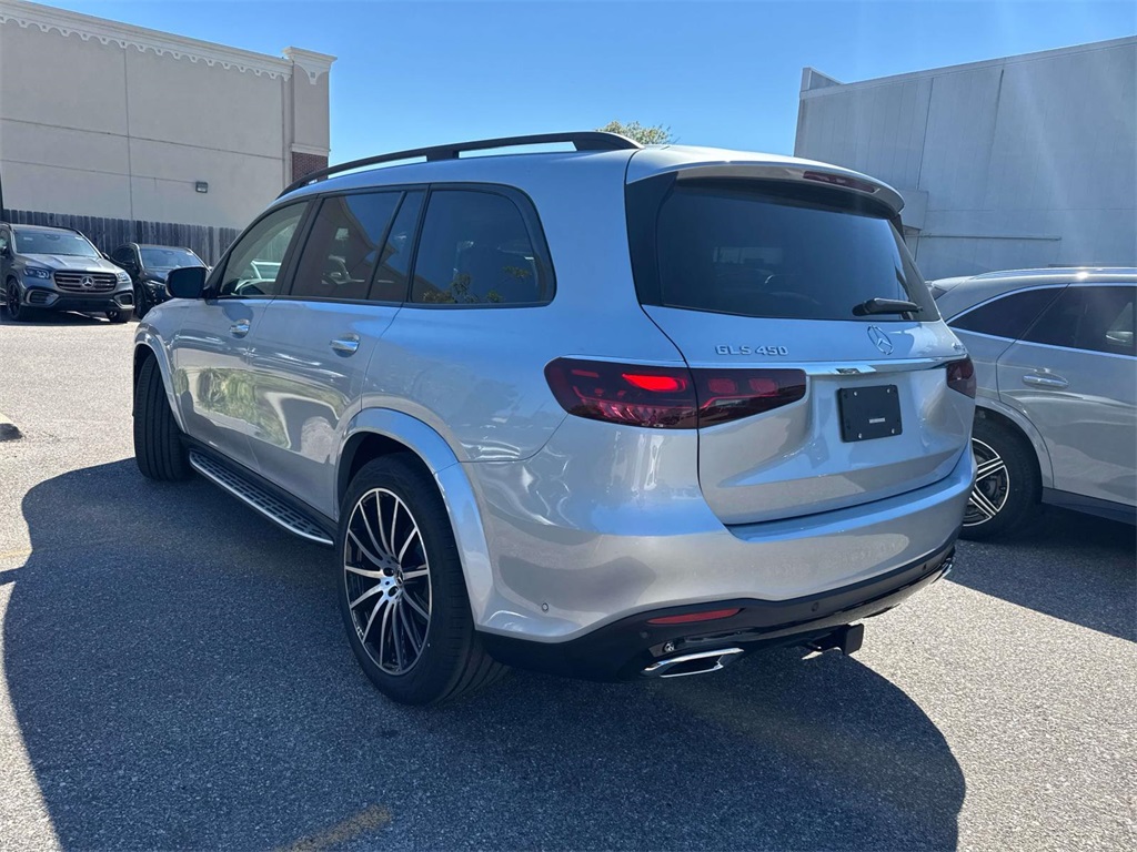 2026 Mercedes Benz GLS 450 4MATIC photo 4