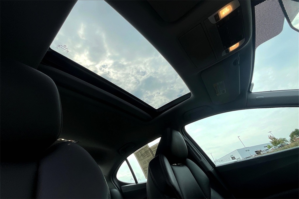 2015 Acura TLX Base photo 21