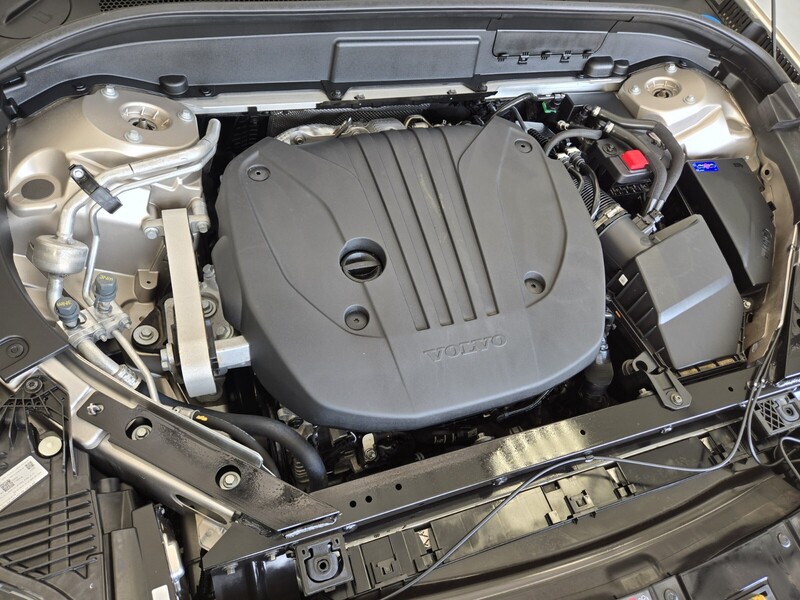 2025 Volvo XC60 B5 Plus photo 26