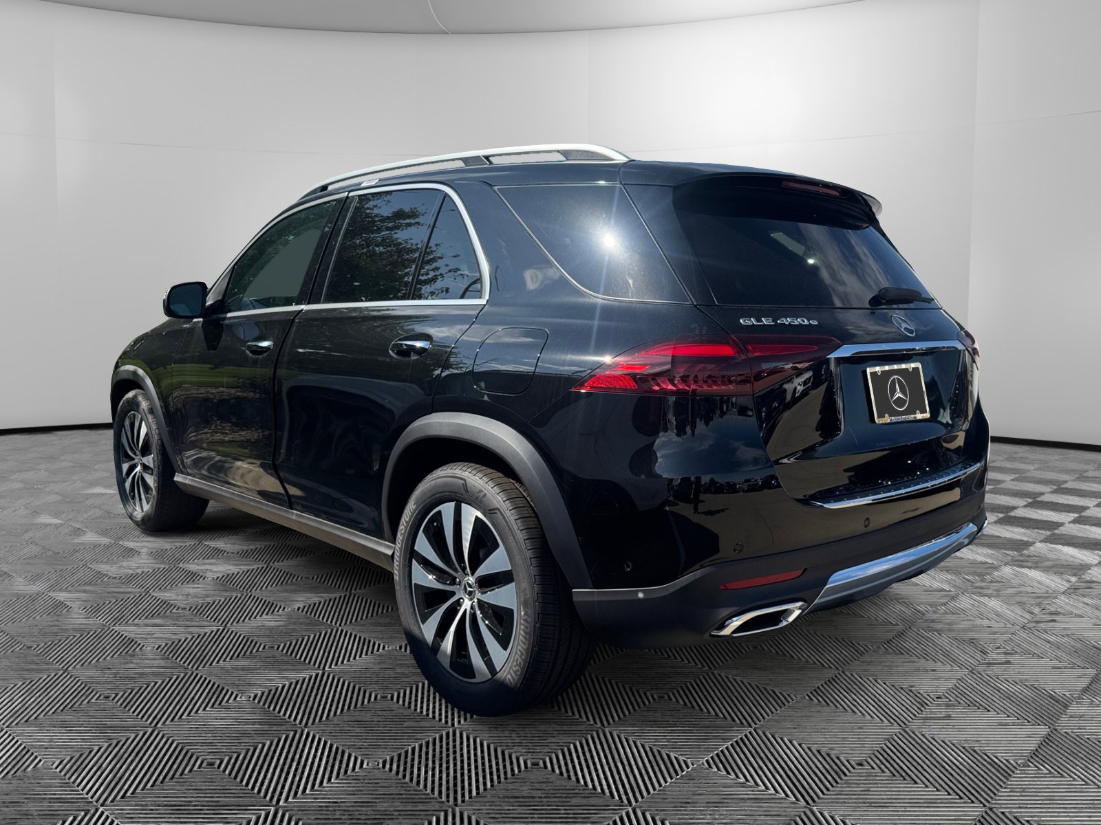 2026 Mercedes Benz GLE 450 4MATIC photo 3