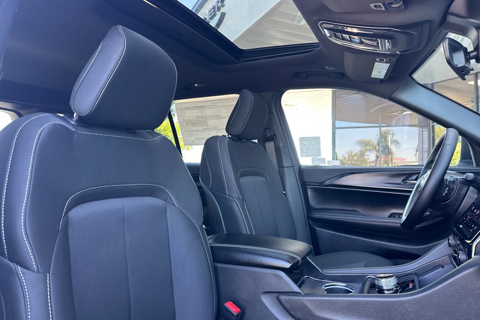 2025 Jeep Grand Cherokee Laredo X photo 17