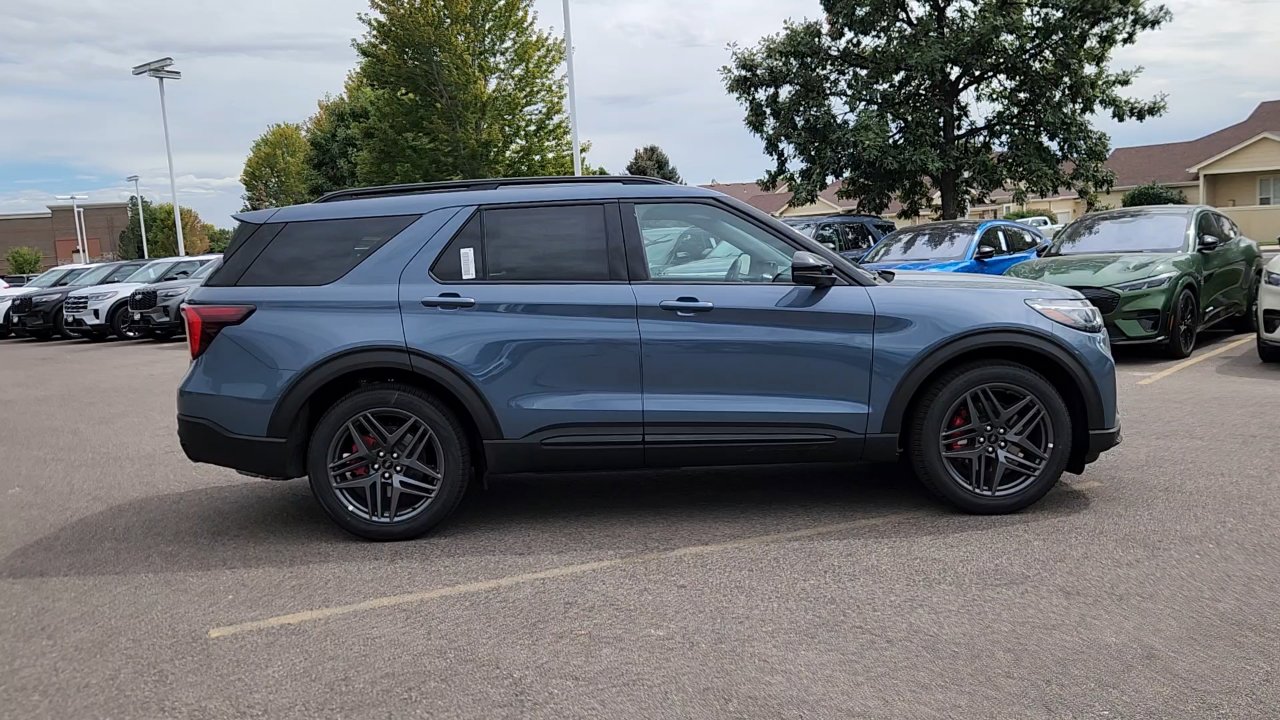 2025 Ford Explorer ST photo 5