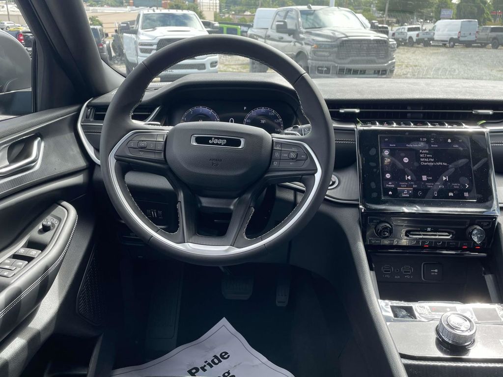 2025 Jeep Grand Cherokee Laredo X photo 19