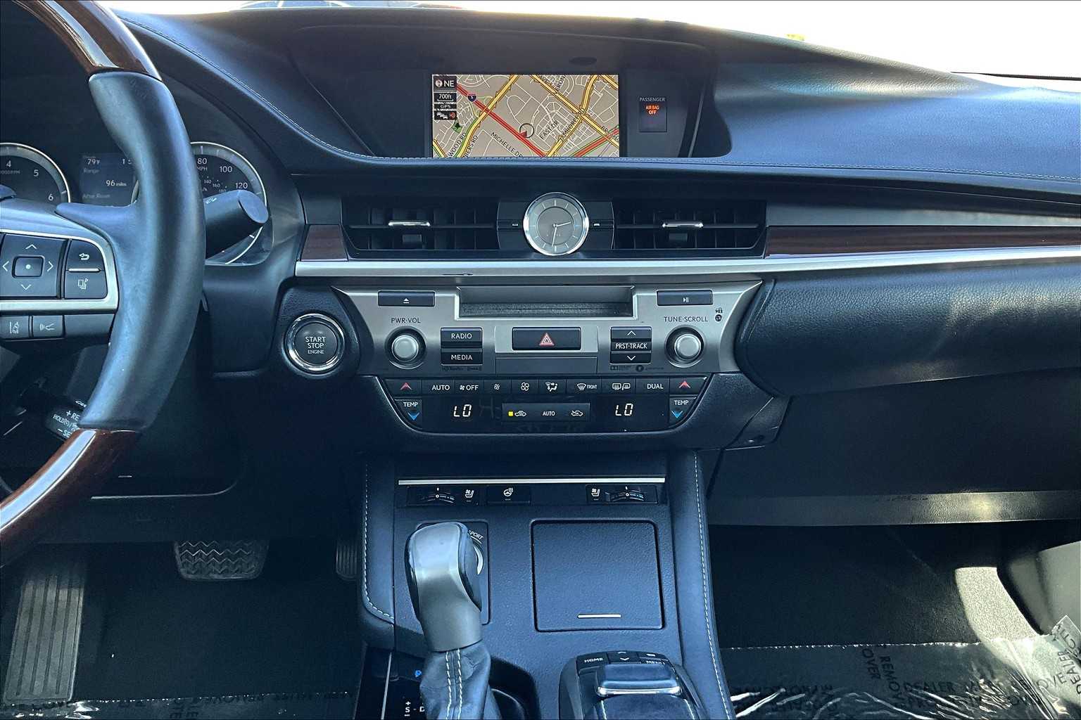 2017 Lexus ES 350 photo 33