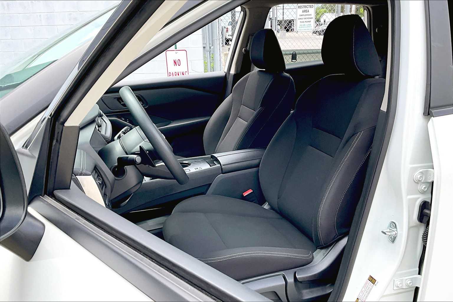 2024 Nissan Rogue S photo 7