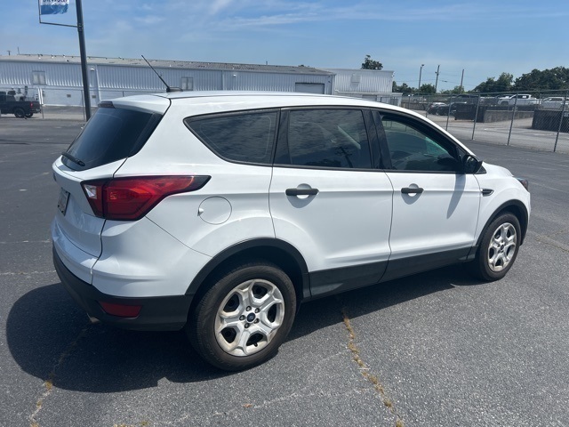 2019 Ford Escape S photo 4