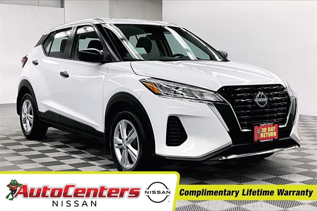 2025 Nissan KICKS PLAY Base's photo