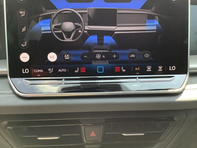 2025 Volkswagen Tiguan SE photo 23