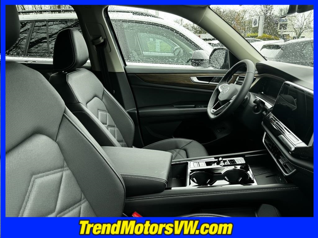 2025 Volkswagen Atlas SE Technology photo 4