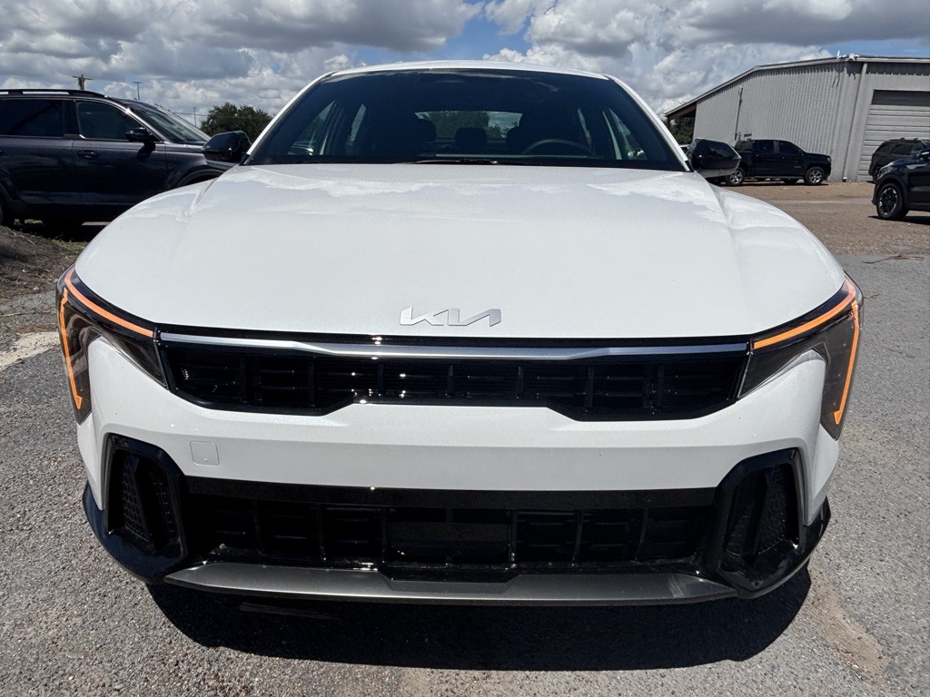 2025 Kia K4 GT-Line photo 2