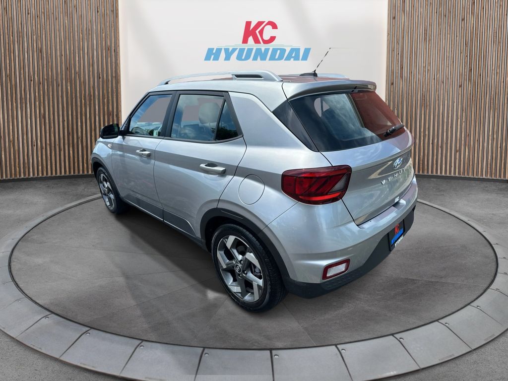 2025 Hyundai Venue SEL photo 4