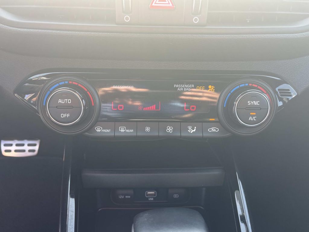 2022 Kia Forte GT-Line photo 19
