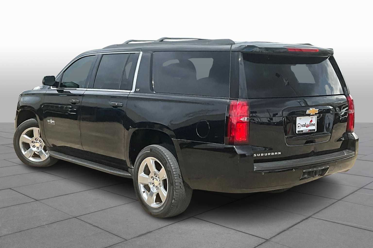 2019 Chevrolet Suburban LT photo 11