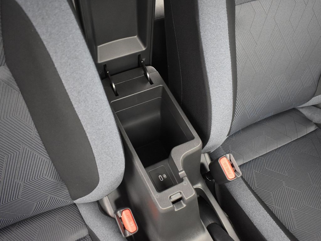 2025 Nissan Versa 1.6 SV photo 22