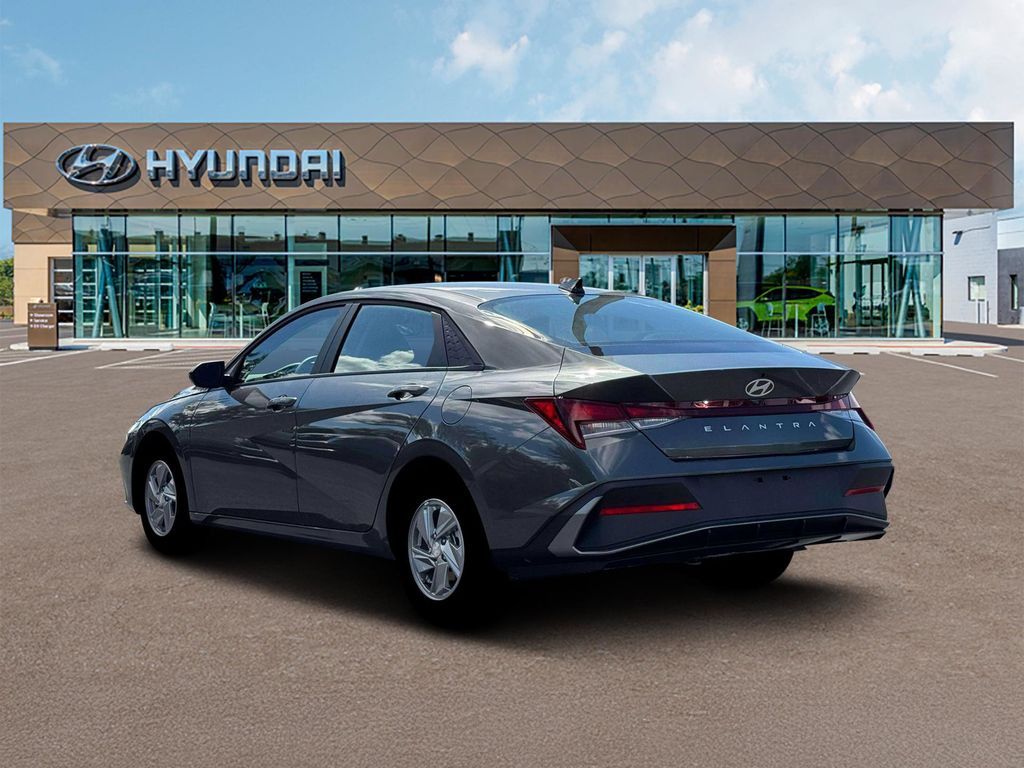 2026 Hyundai Elantra SE photo 3
