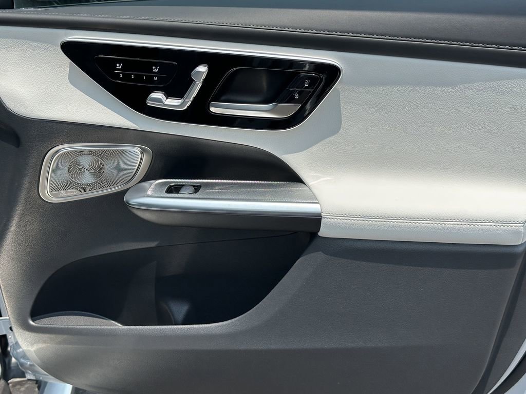 2025 Mercedes Benz GLC 350e 4MATIC photo 16