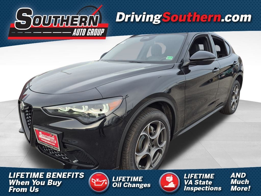 2025 Alfa Romeo Stelvio Base's photo