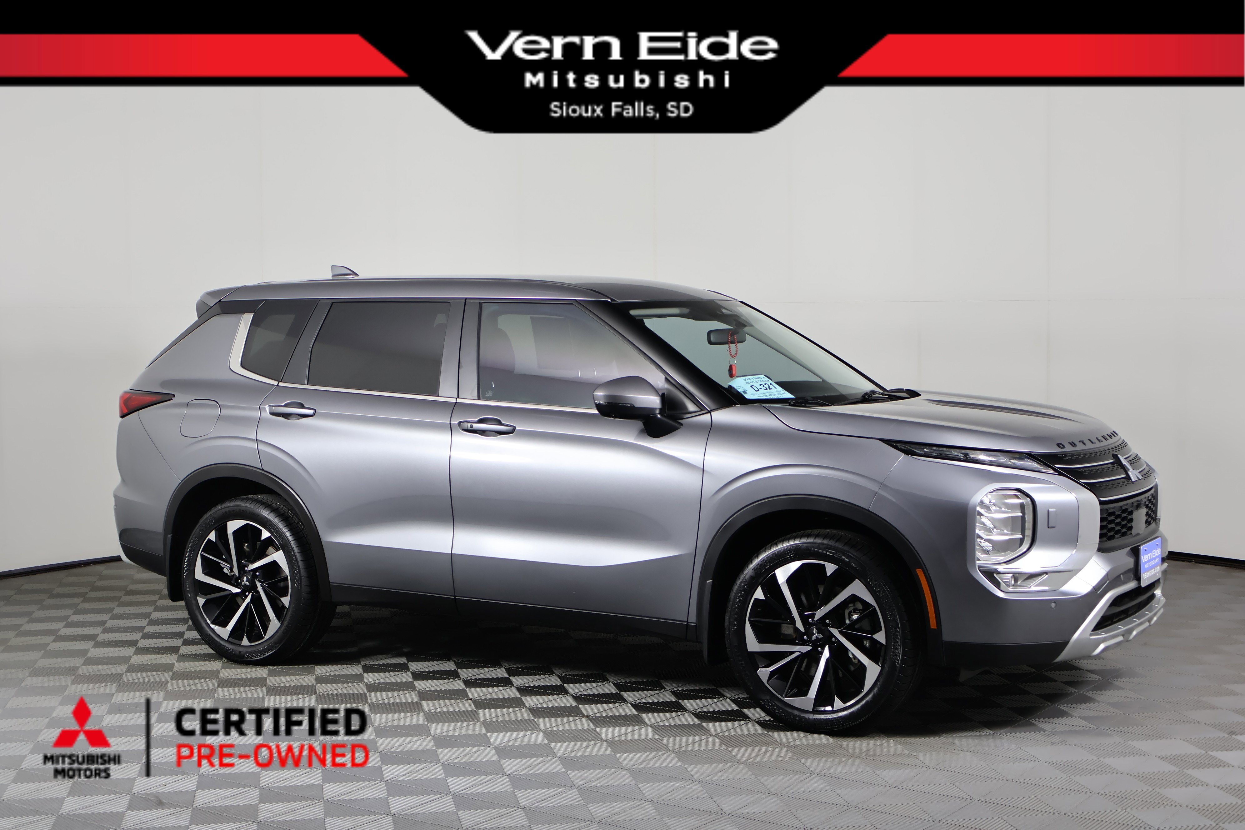 2023 Mitsubishi Outlander SE's photo