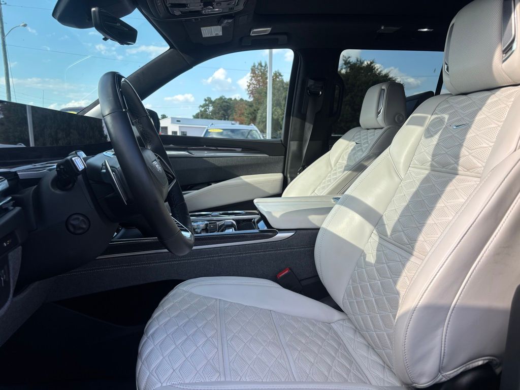 2025 Cadillac Escalade V-Series photo 5