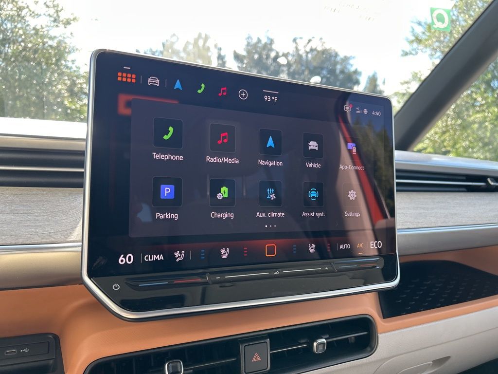 2025 Volkswagen ID. Buzz Pro Plus photo 25